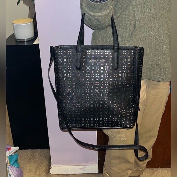 ☑️☑️Black and Shiny silver 2 piece Bag and Wallet Combo from Michael Kors 🤩 - Picture 7 of 8